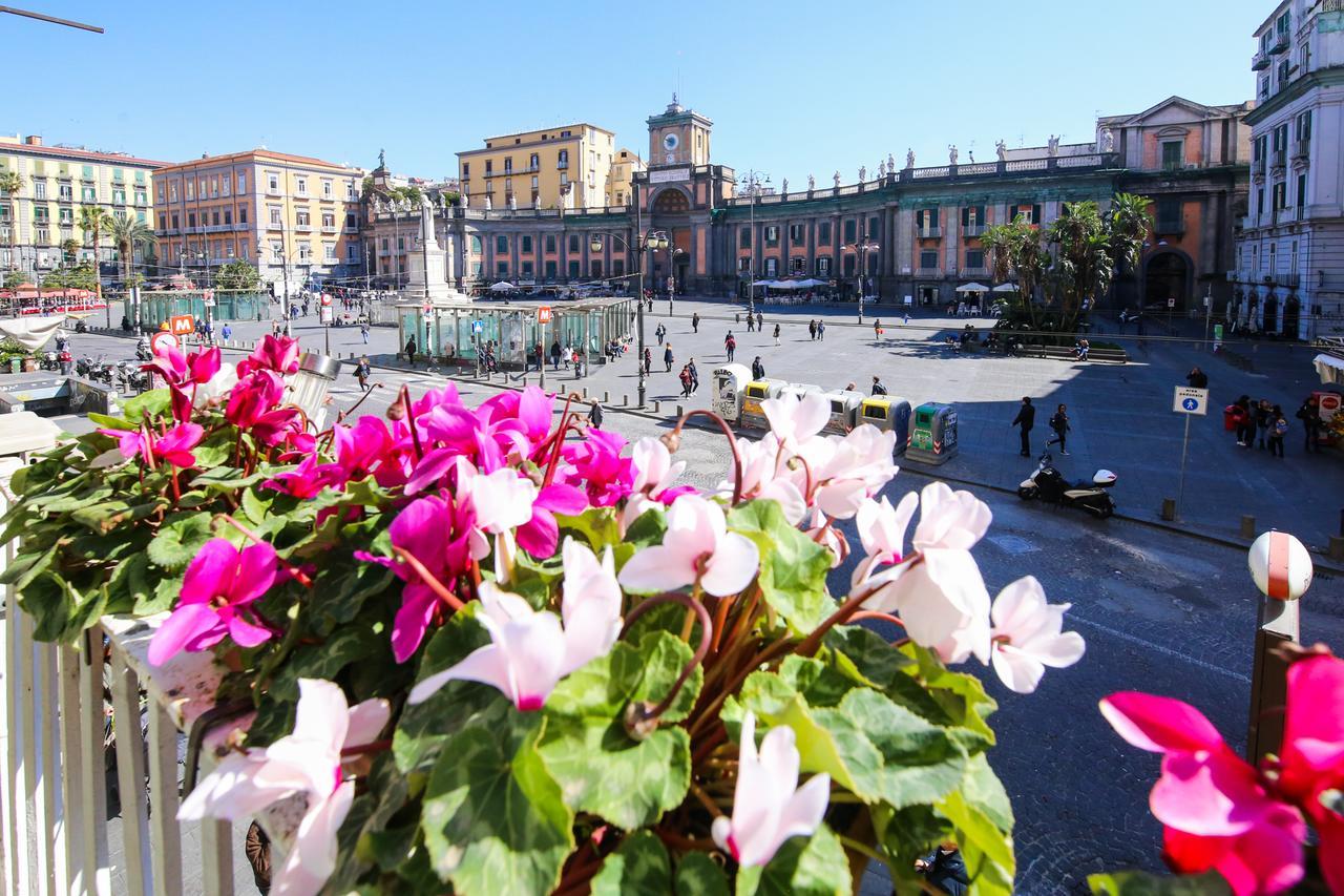 Bed & Breakfast Piazza Dante เนเปิลส์ ภายนอก รูปภาพ